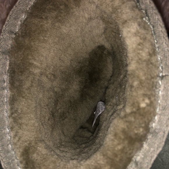 UGGS (medium height) - Picture 6 of 8